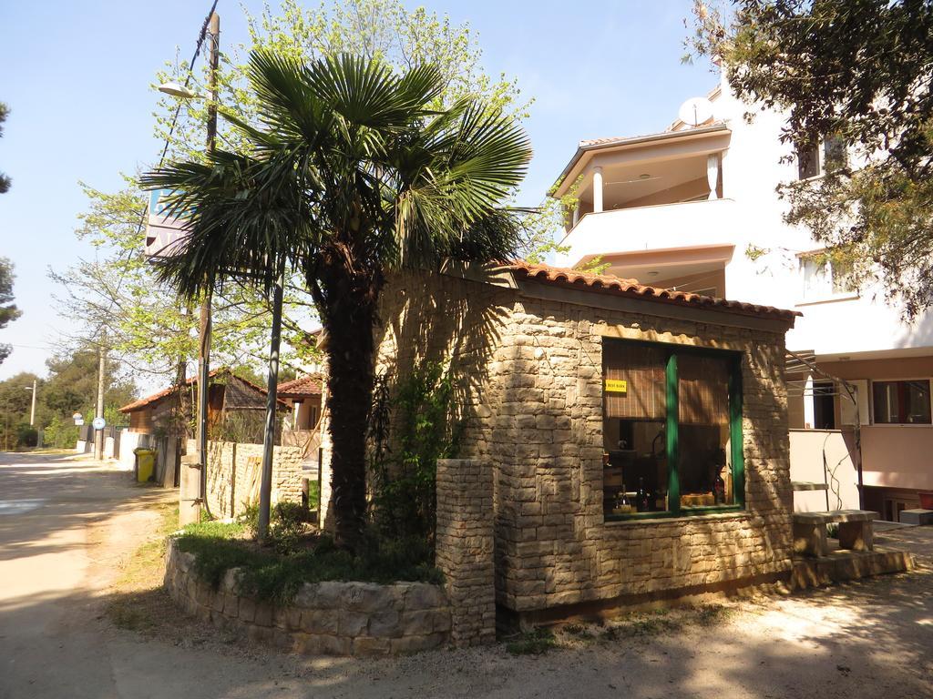 Apartments Karaba Pakostane Exterior photo